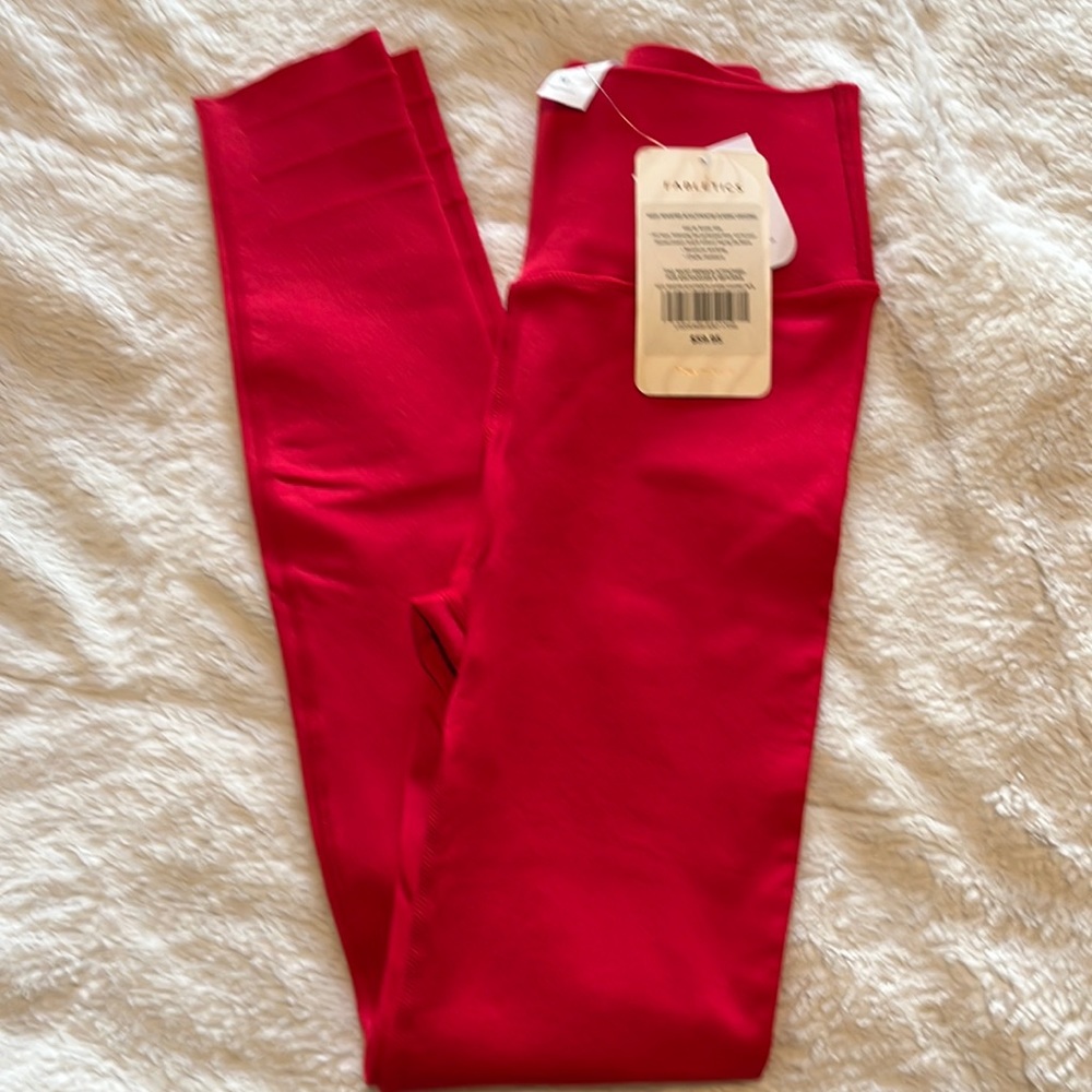 Great and comfortable looking leggings, new with tags 🏷